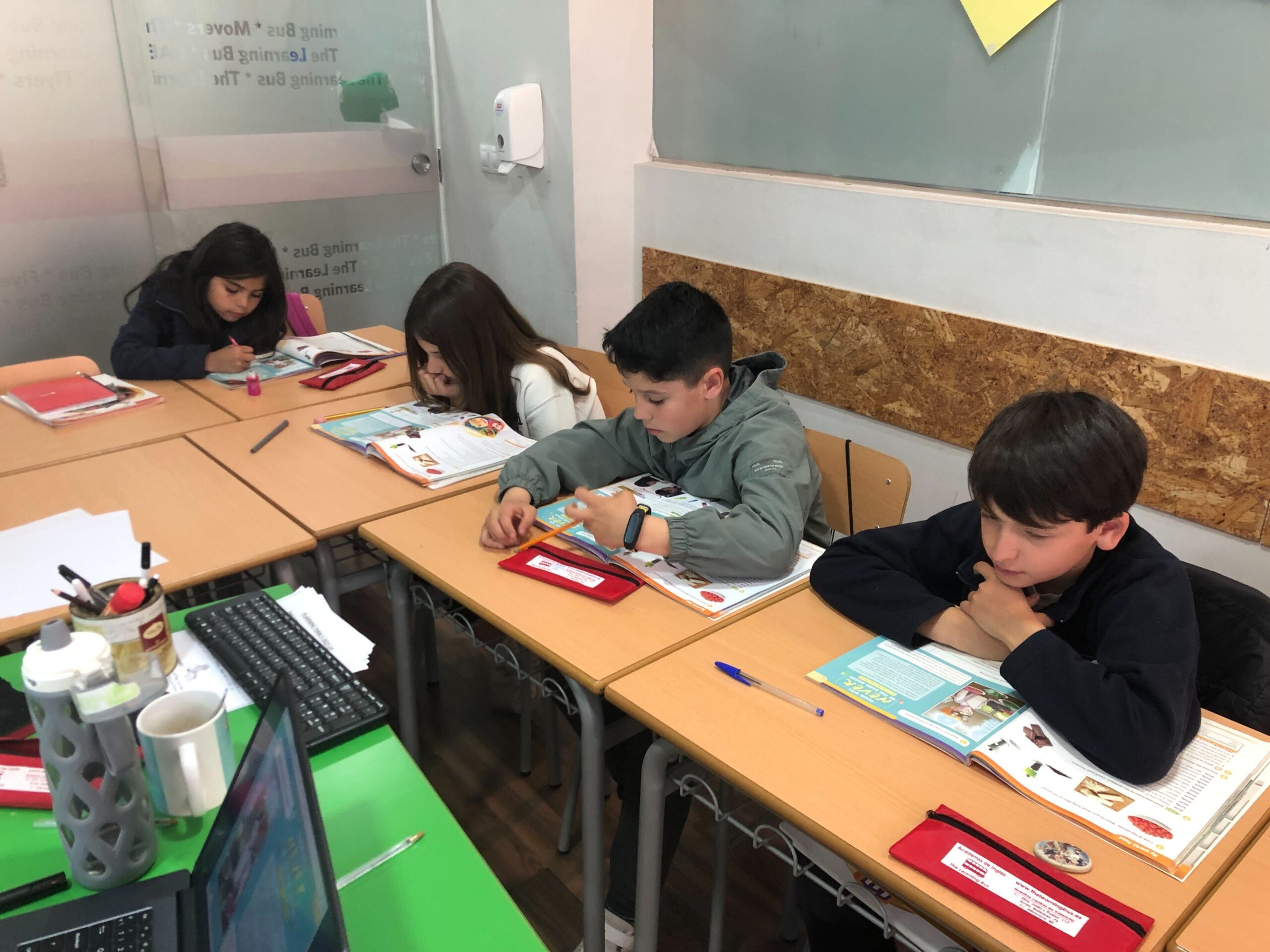 Resumen mes de Abril de 2024 – Centro Ayora – FLYERS 1